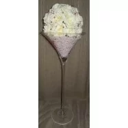 Vase martini avec des perles et une demi boule de roses blanches rose clair