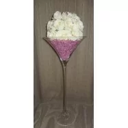 Vase martini avec des perles et une demi boule de roses blanches pierre rose