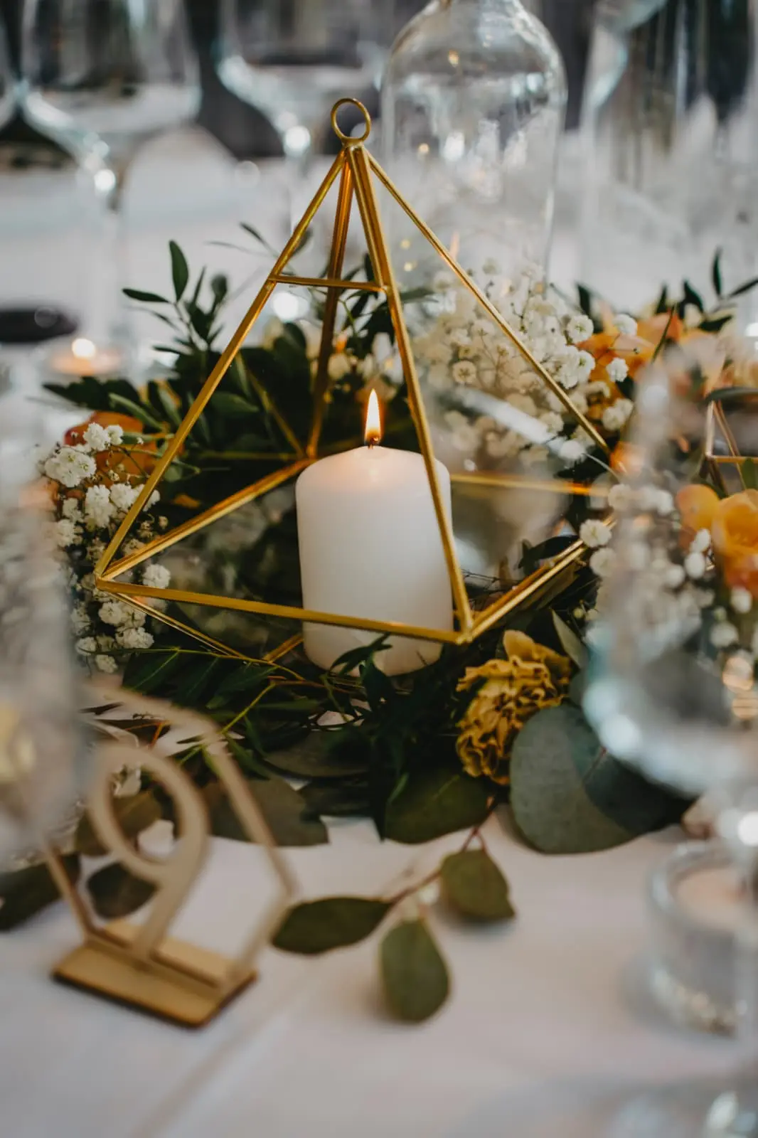 Pyramide avec bougie