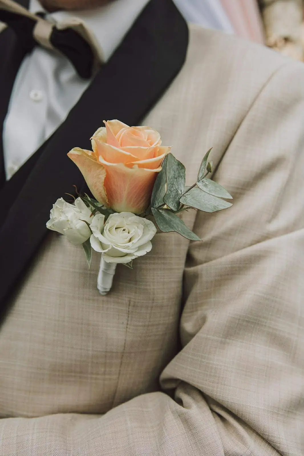 Boutonnière avec rose orange