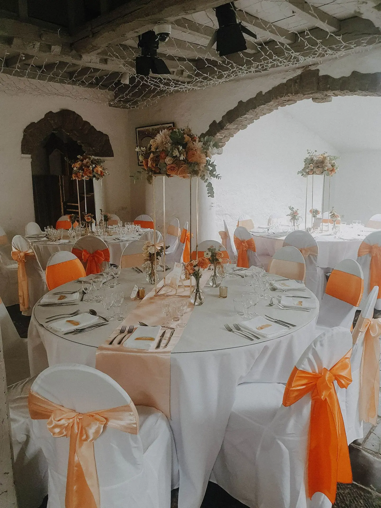 Salle deco mariage en pêche et orange