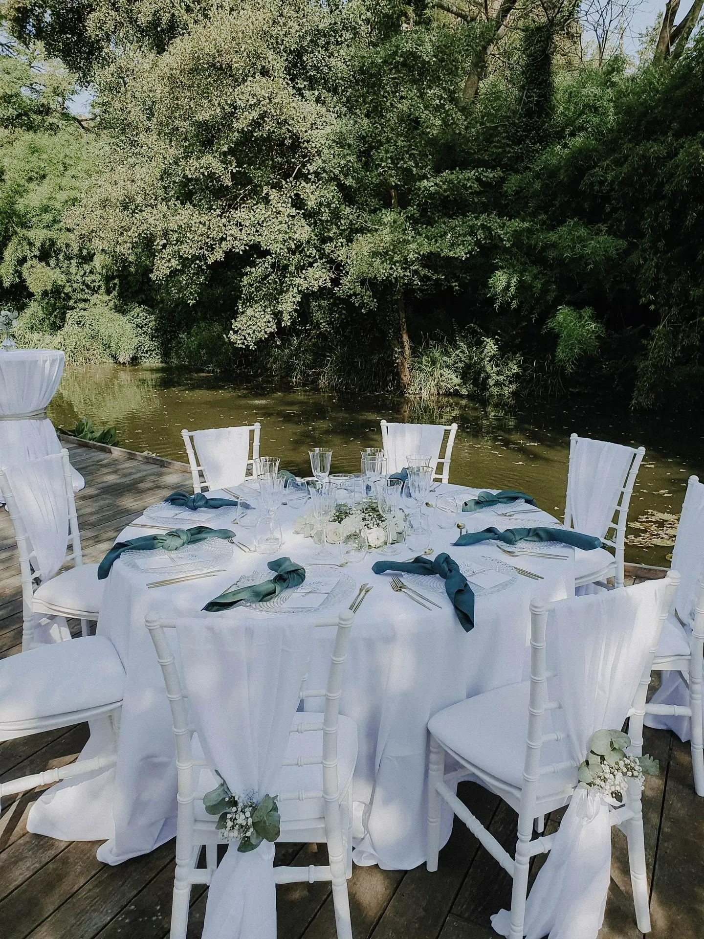 Table mariage au bord de l'eau