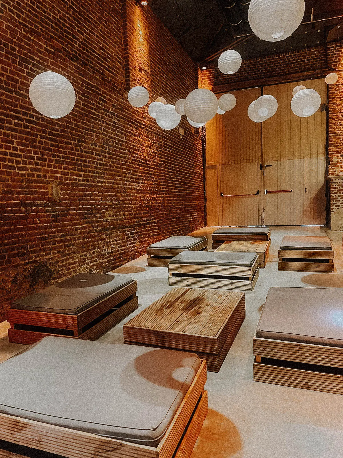 Salon de jardin avec lampion