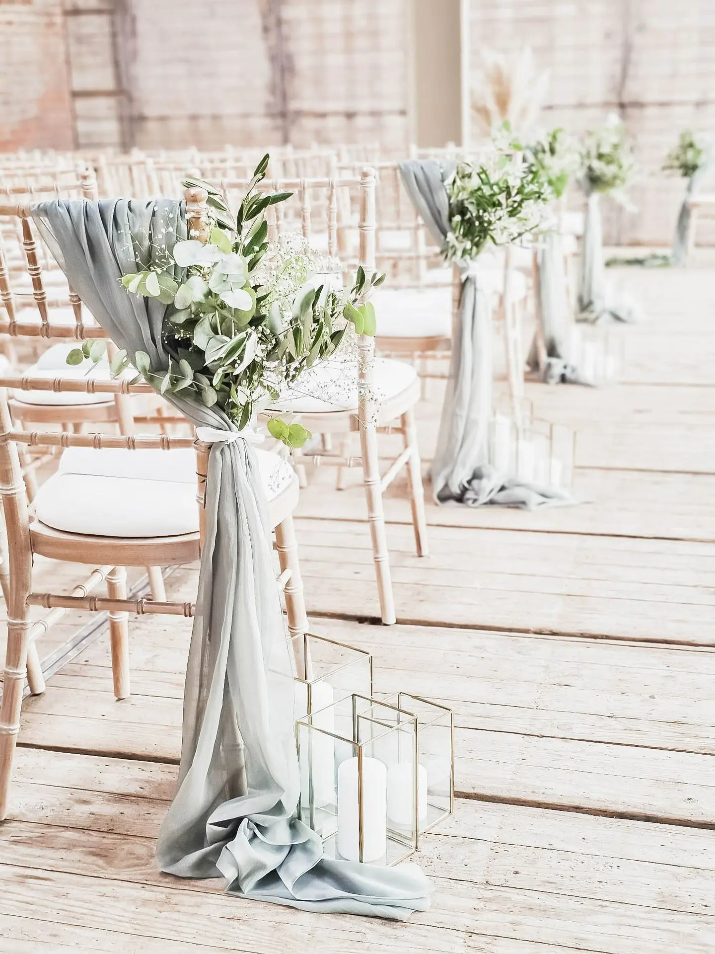 Décoration chaise cérémonie : voilage vert sauge