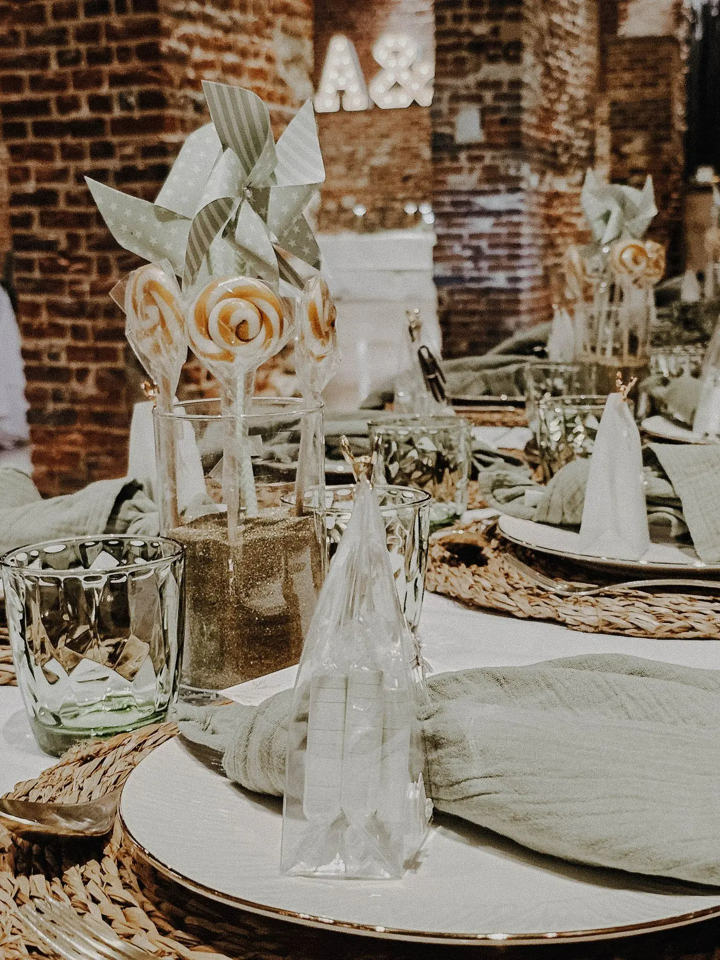 Table enfant : moulin à vent et sucette