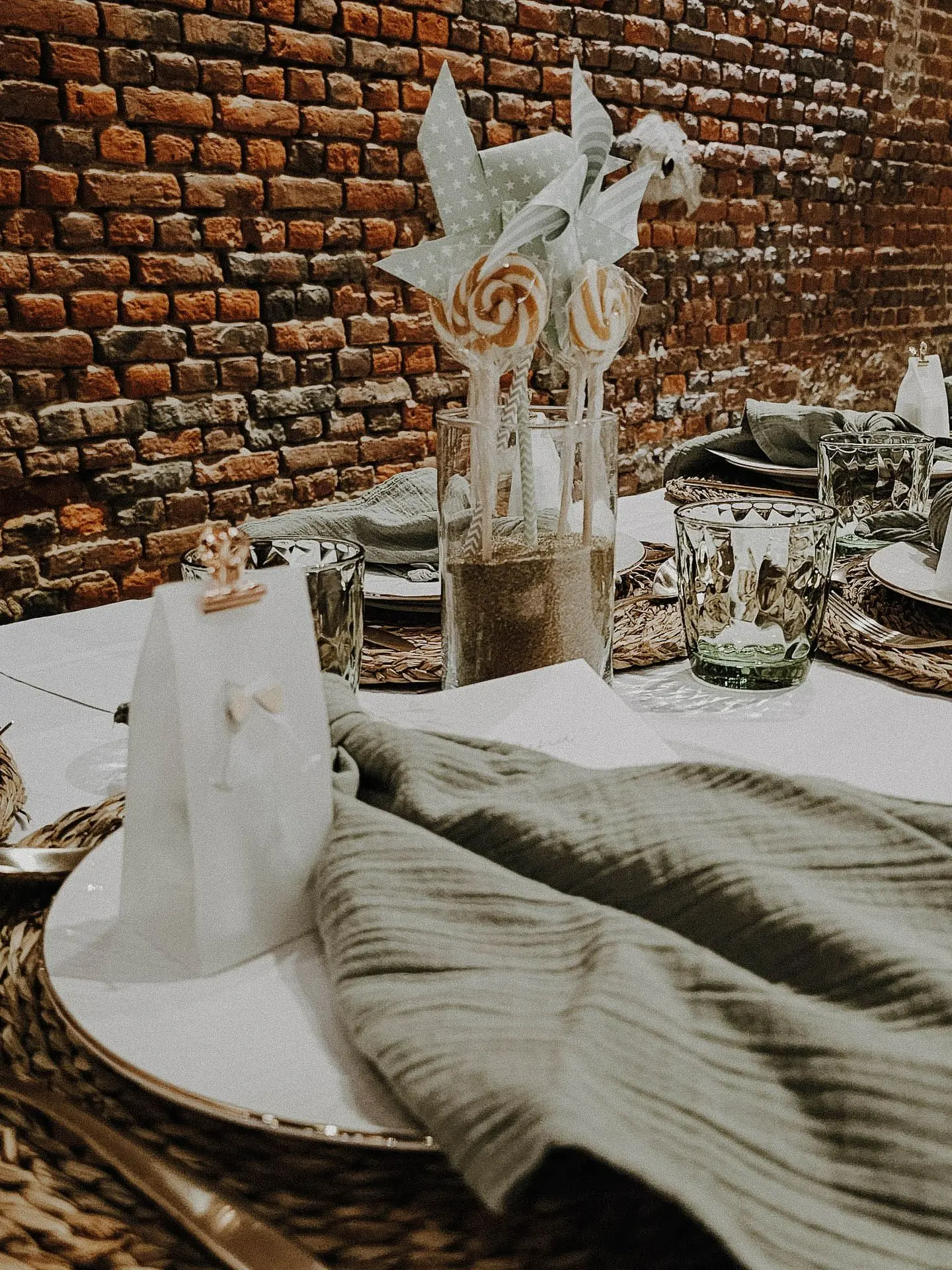 Table enfant : moulin à vent et sucette