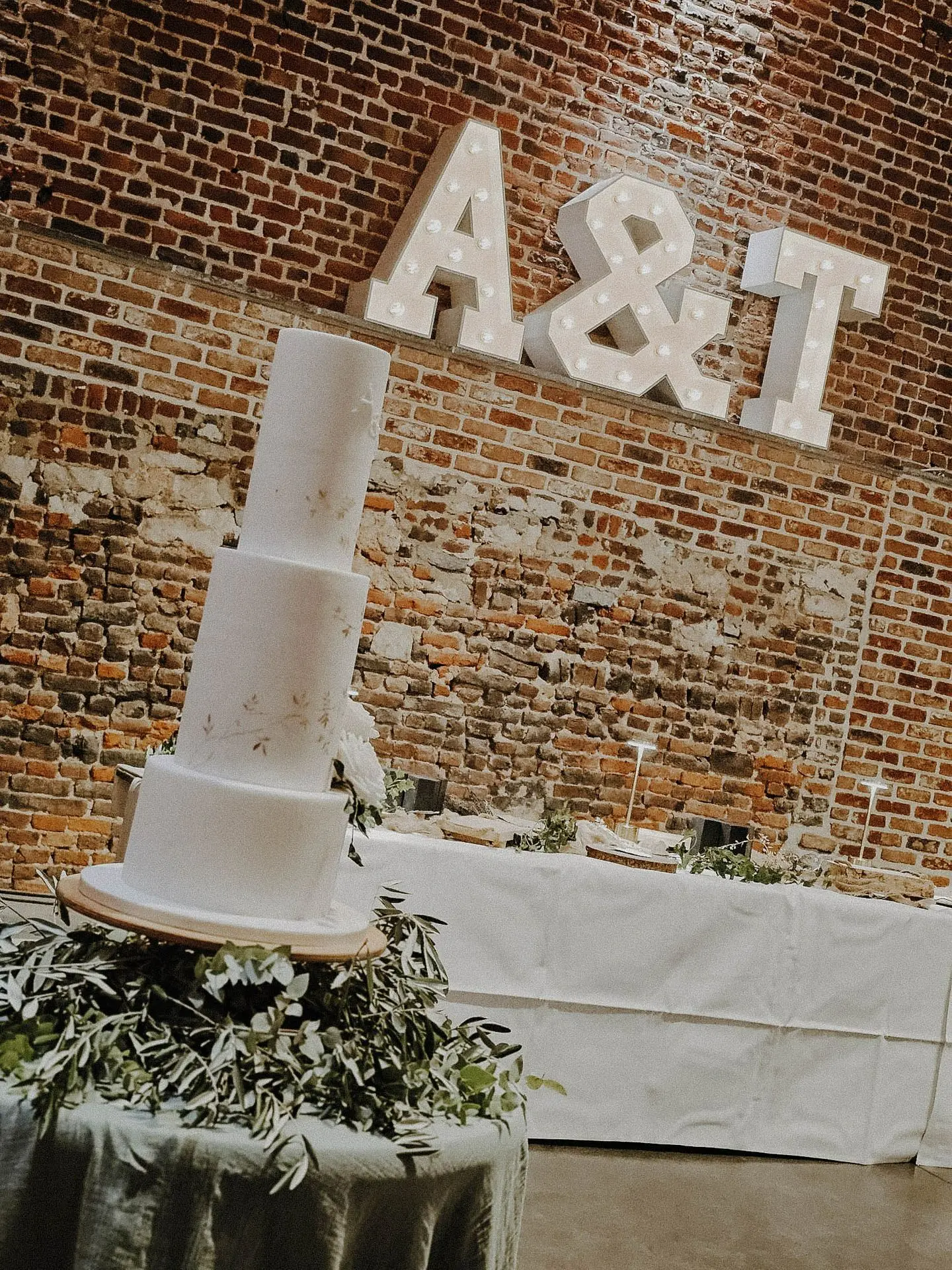 Gâteau mariage et lettre géante