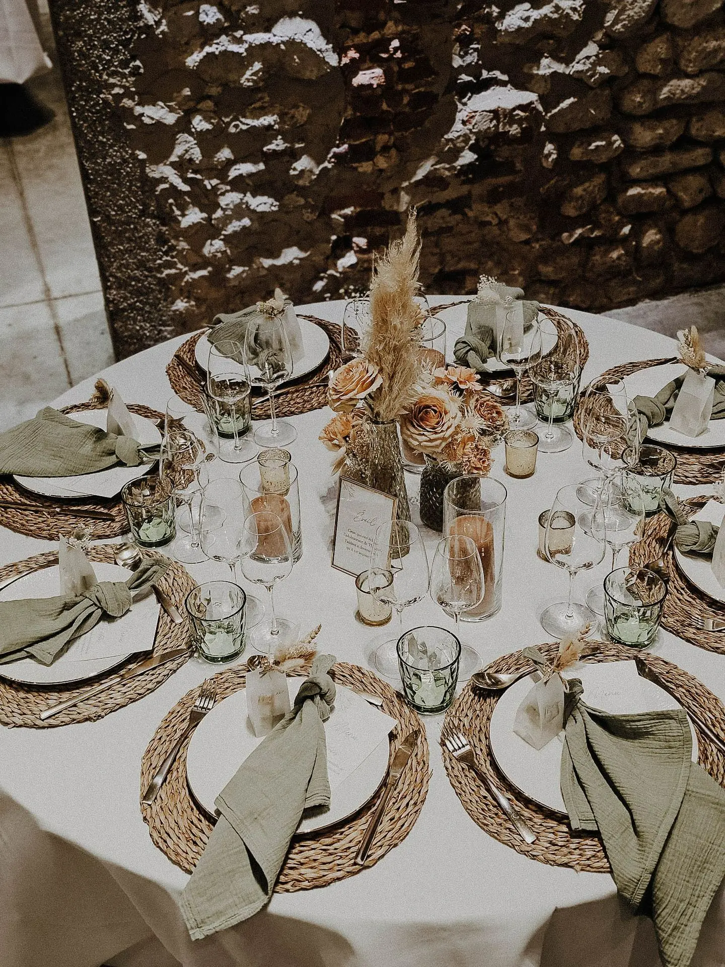 Table invité mariage avec pampa
