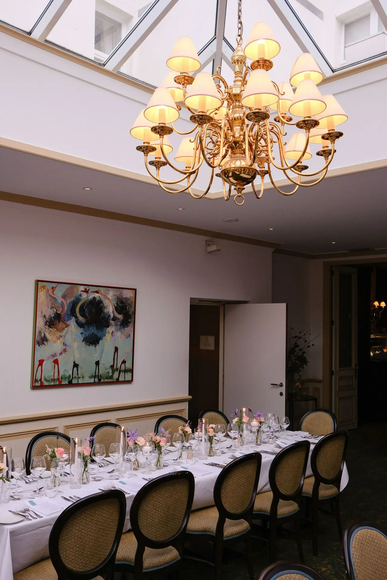 Mariage longue table fleurie et bougie