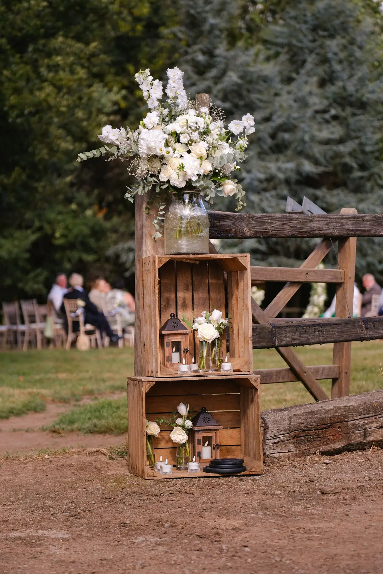 Entrée cérémonie avec fleurs et bougie