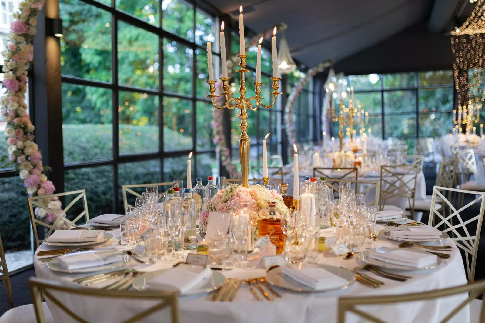 Table d'honneur avec un chandelier couleur or