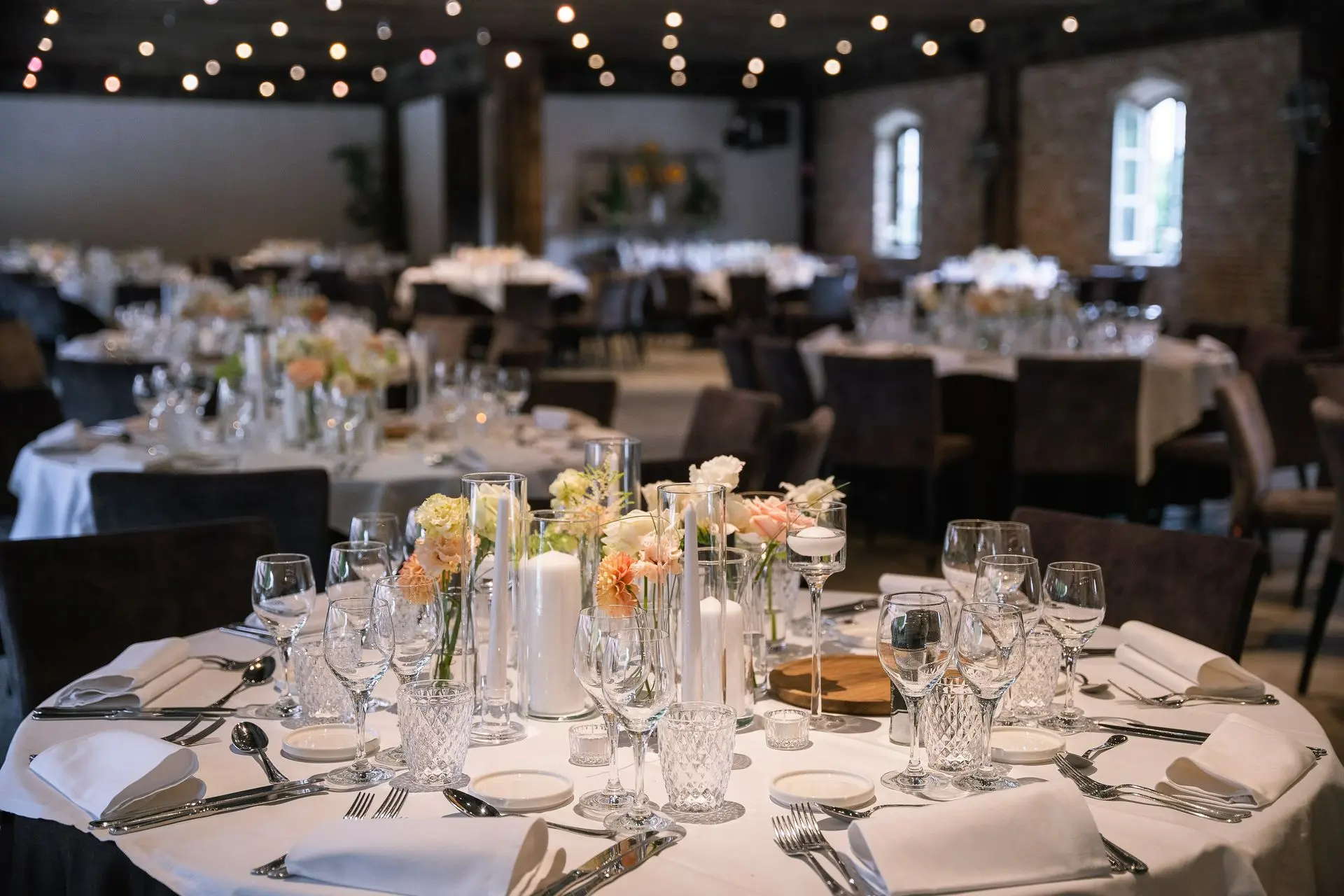 Table invité : fleurs et bougie