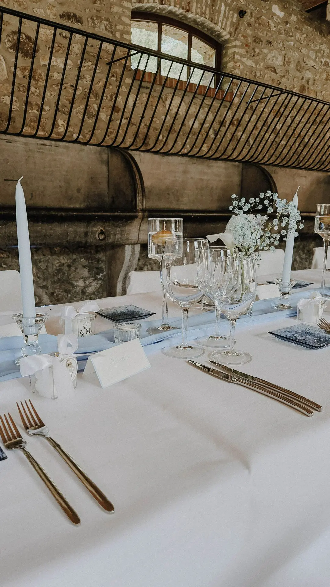 Chemin de table bleu ciel