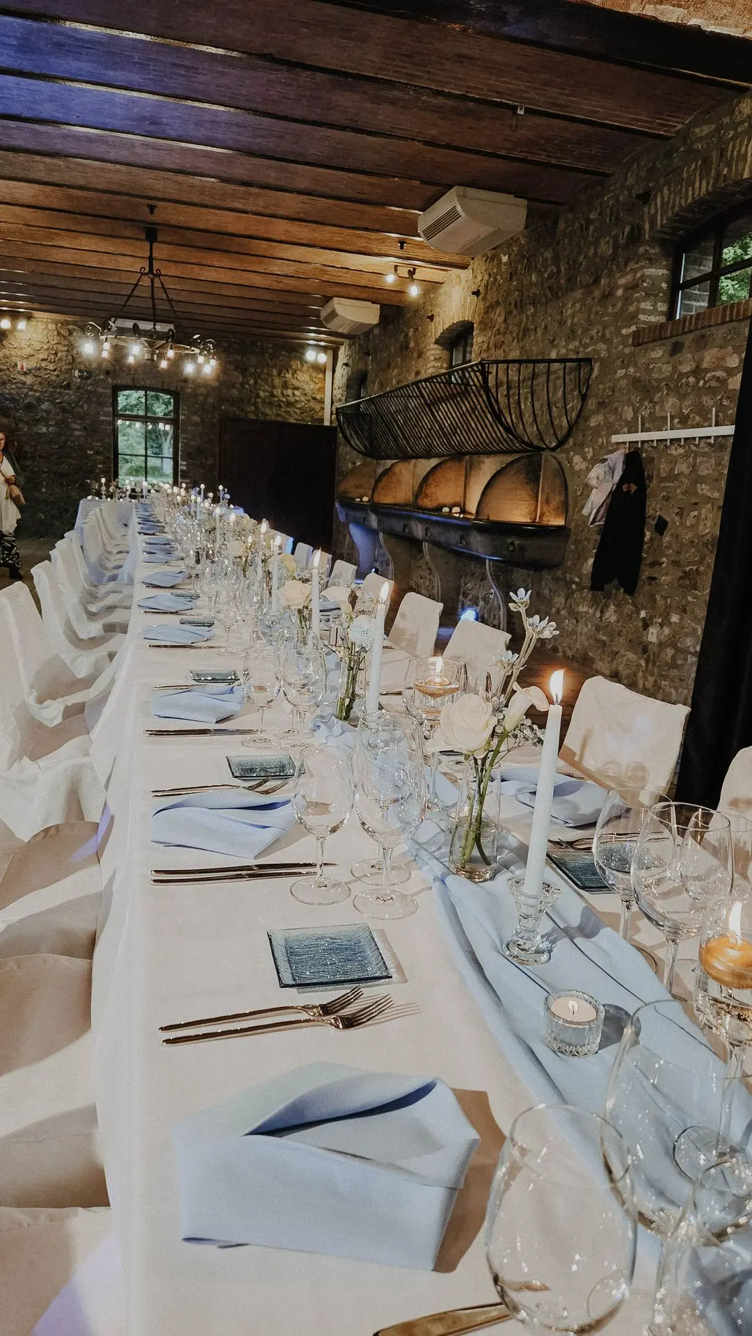 Serviette plié en costume