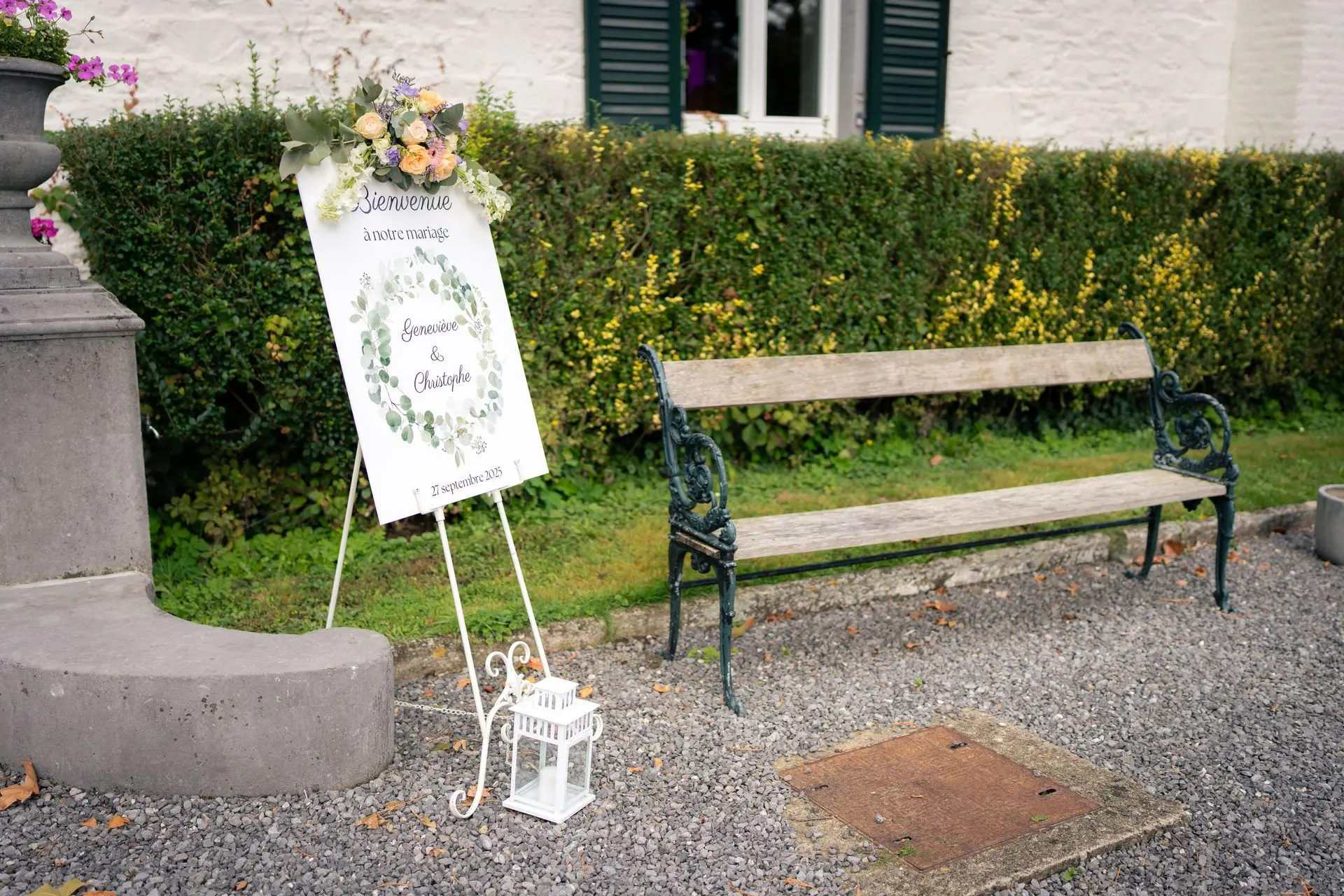 Panneau de bienvenue à l'extérieur