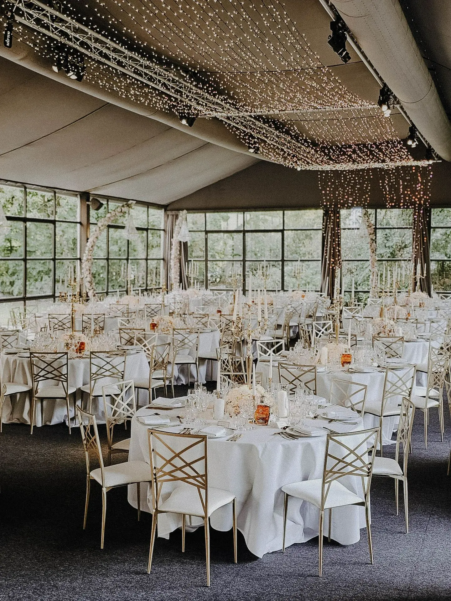 Salle mariage ne blanc et or