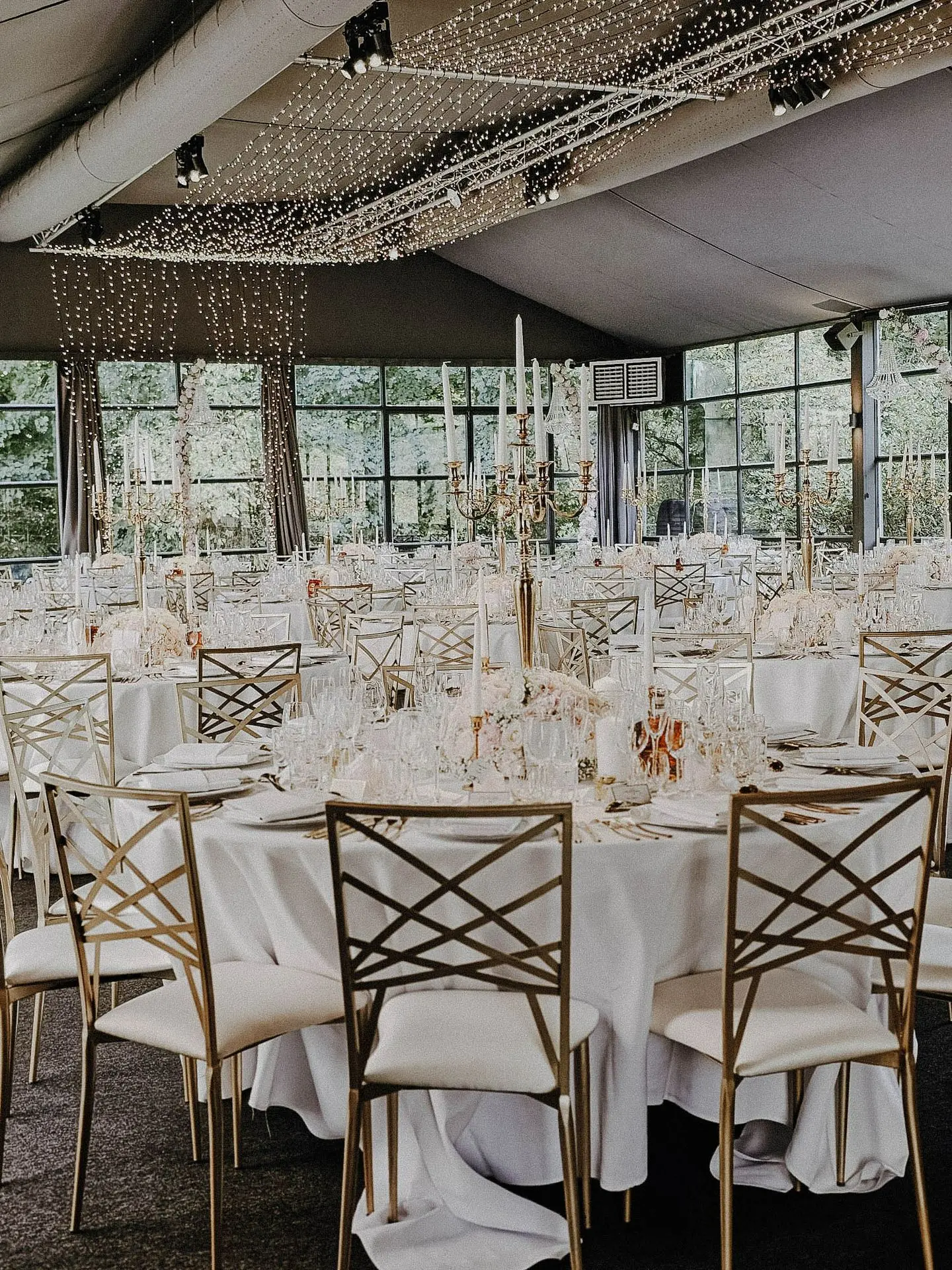 Salle mariage ne blanc et or