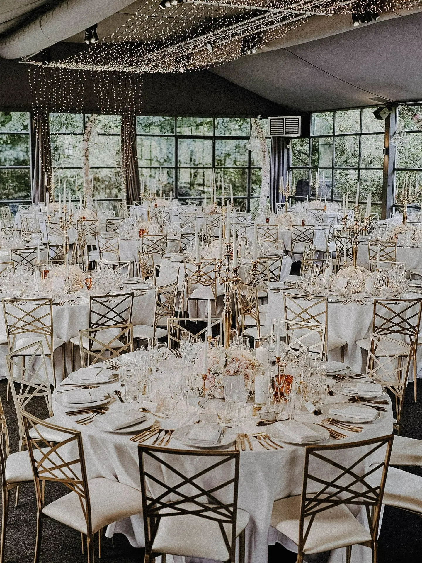 Salle mariage ne blanc et or