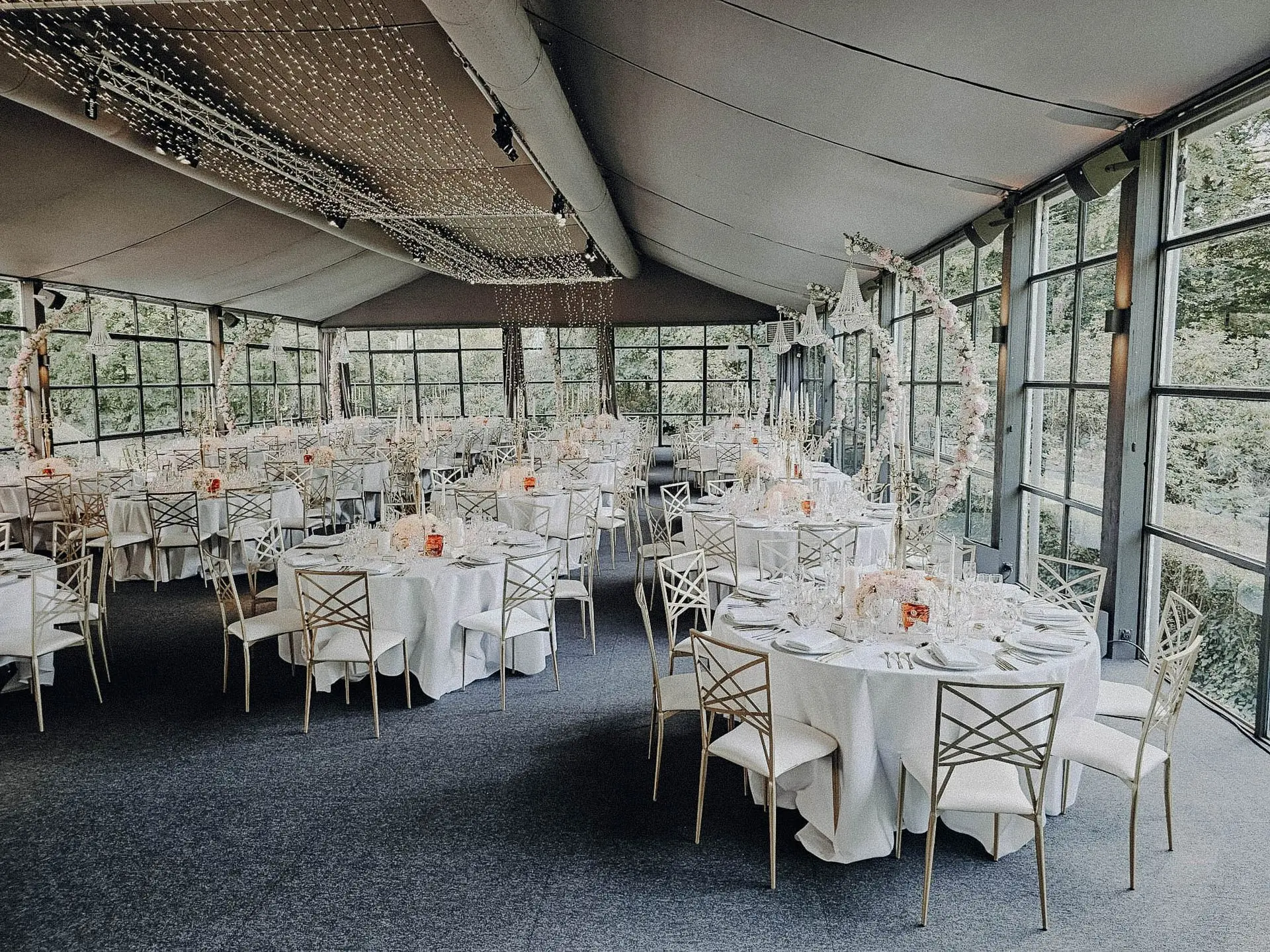 Salle mariage ne blanc et or