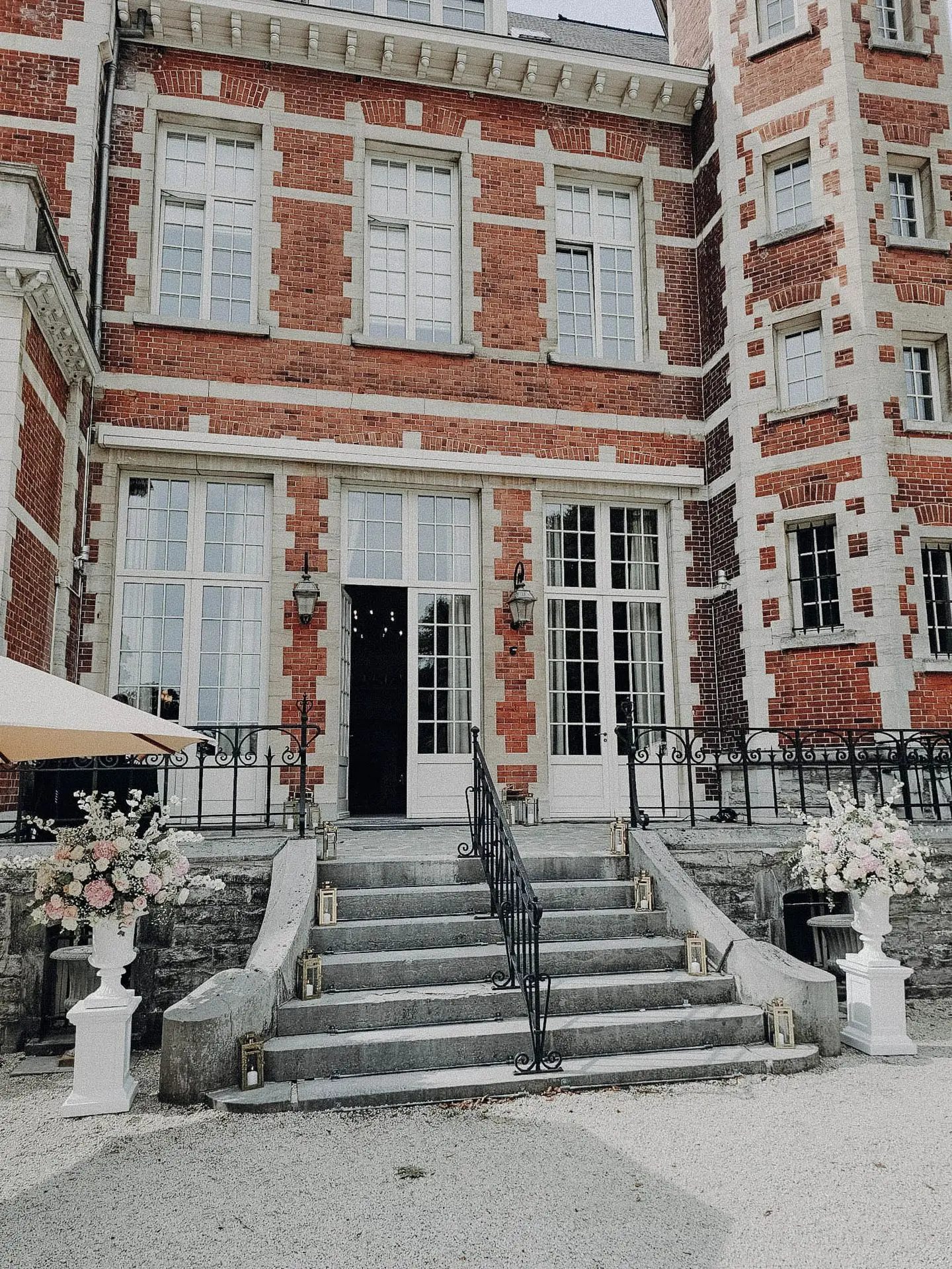 Medicis blanc devant château mariage
