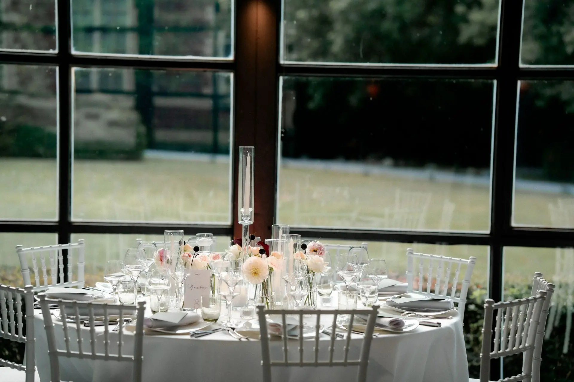 Table invité : fleurs et bougie