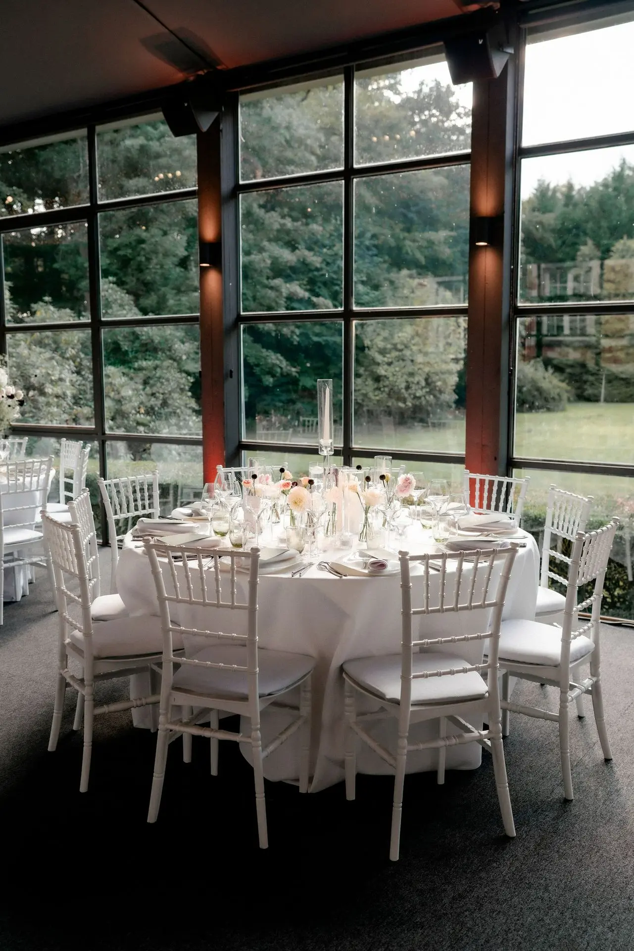 Table invité : fleurs et bougie