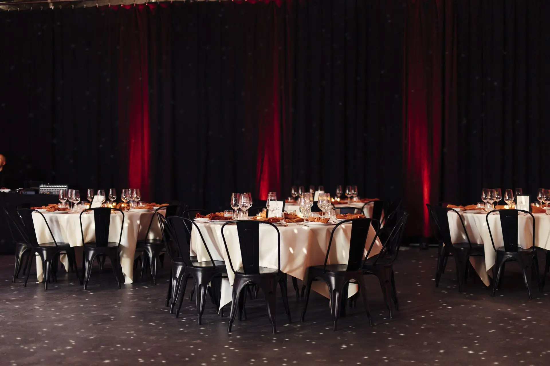 Salle mariage industriel terracotta