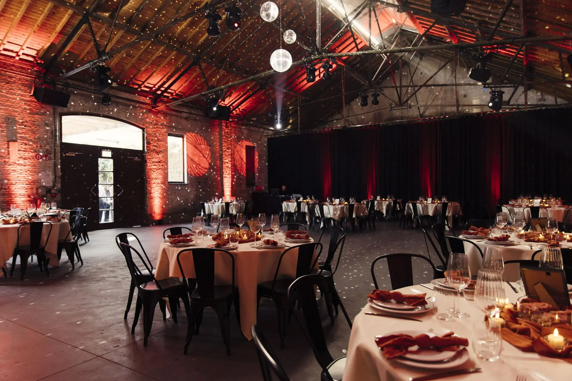 Salle mariage industriel terracotta