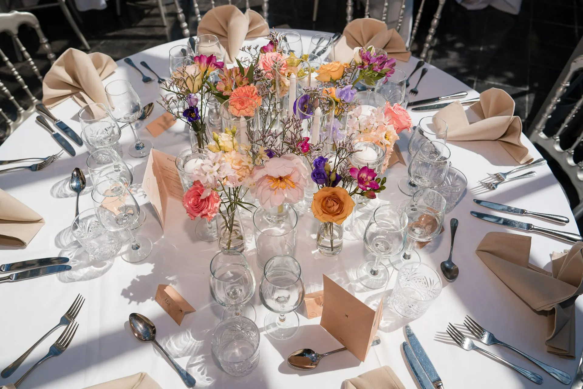 Soliflore fleurie et bougie