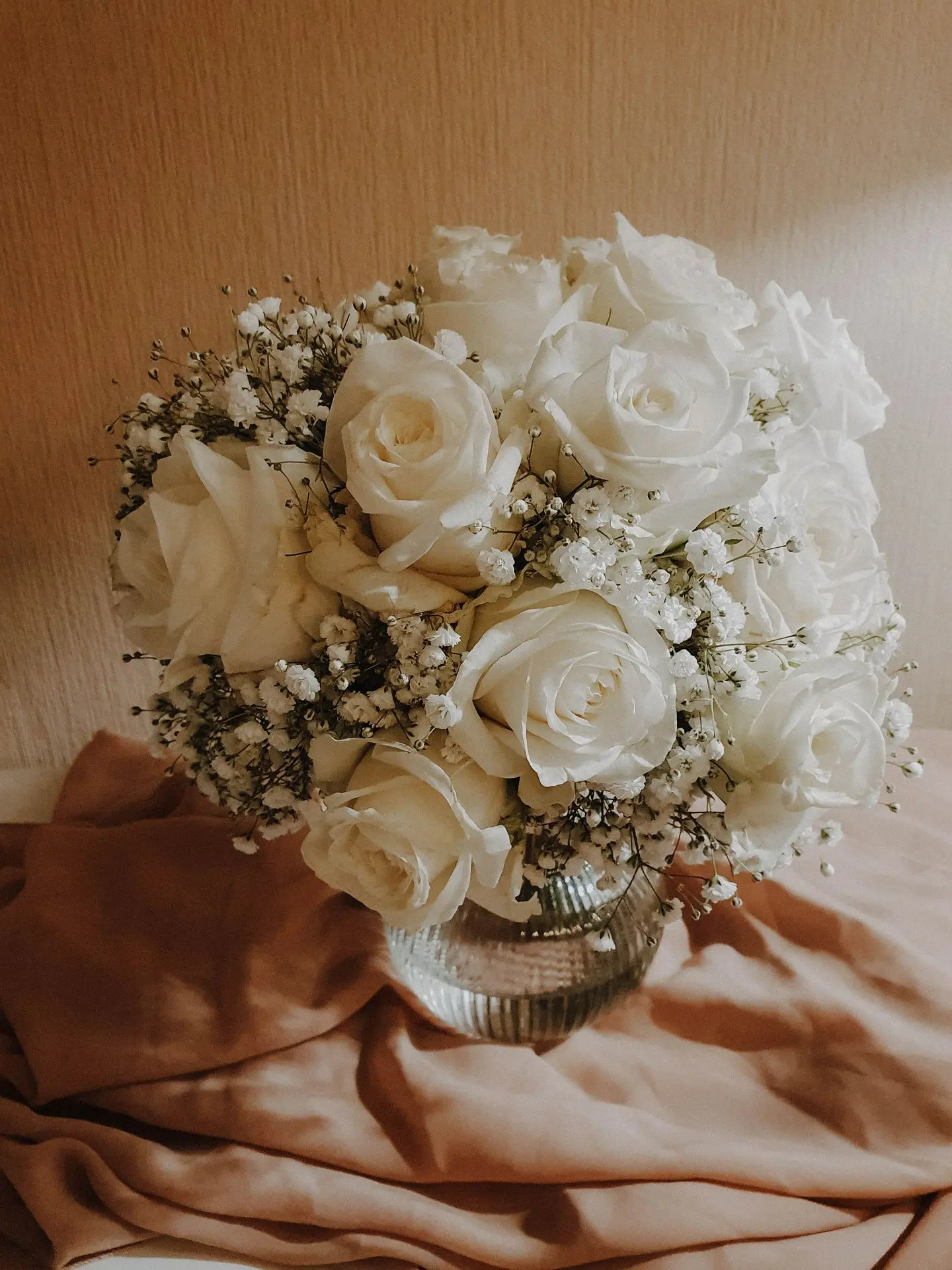Bouquet de mariée rose et gypsophile