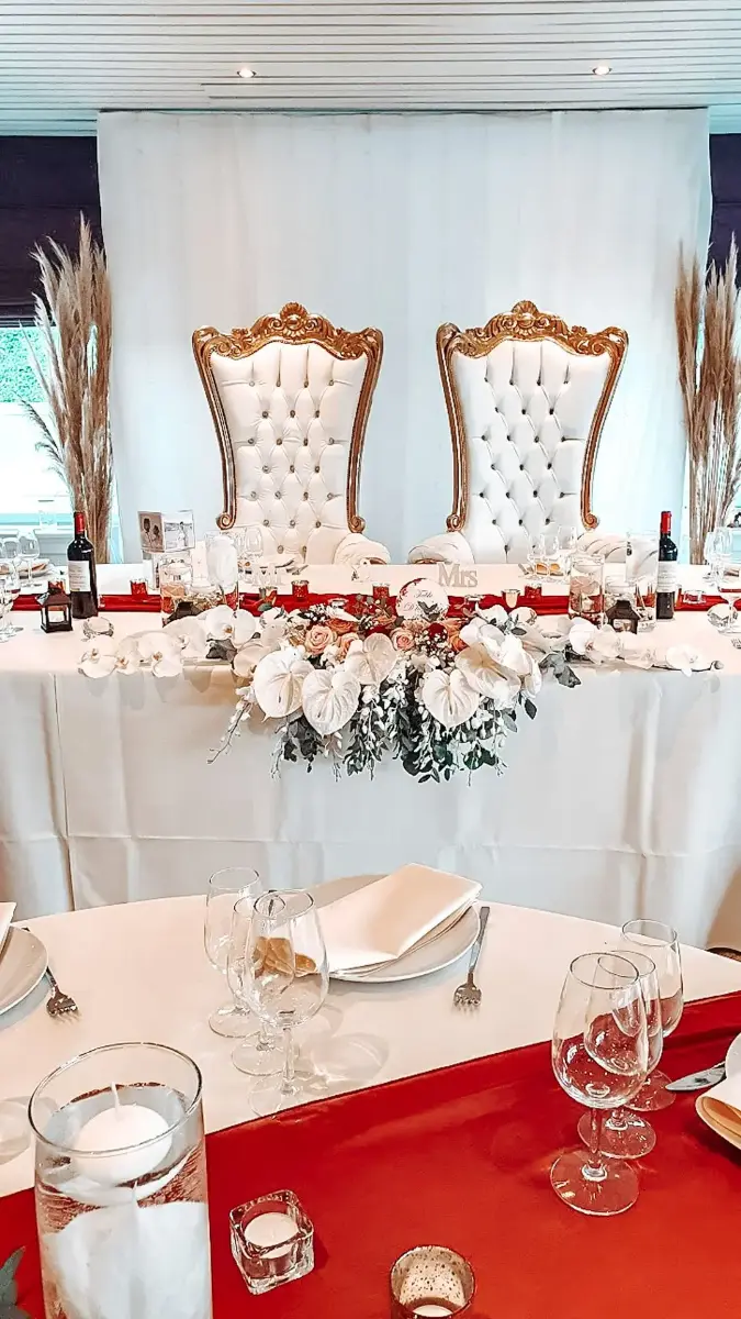 Trône mariés – Petit Versailles, mariage de Manon et Thibault