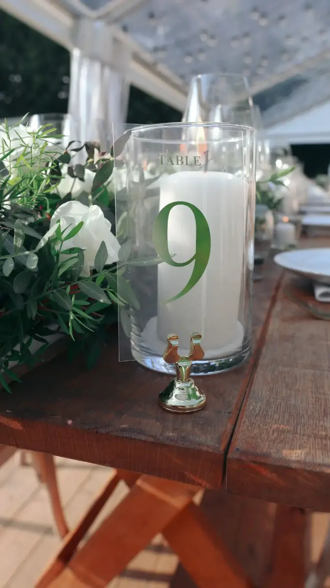 Numéro de table plexi or – mariage de Reyana et Jonnick