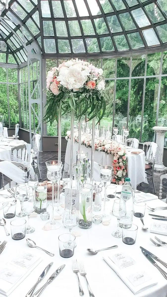 Stèle fleurie – Château de Ruisbroek, mariage de Meryam et Lorenzo