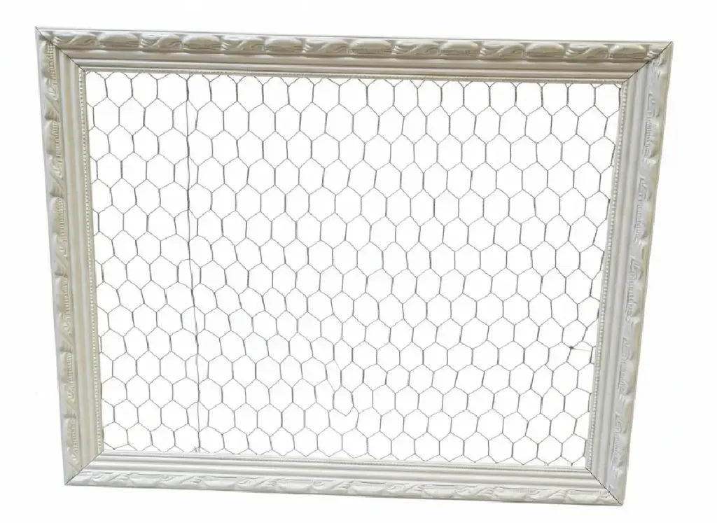 Cadre blanc et grillage 