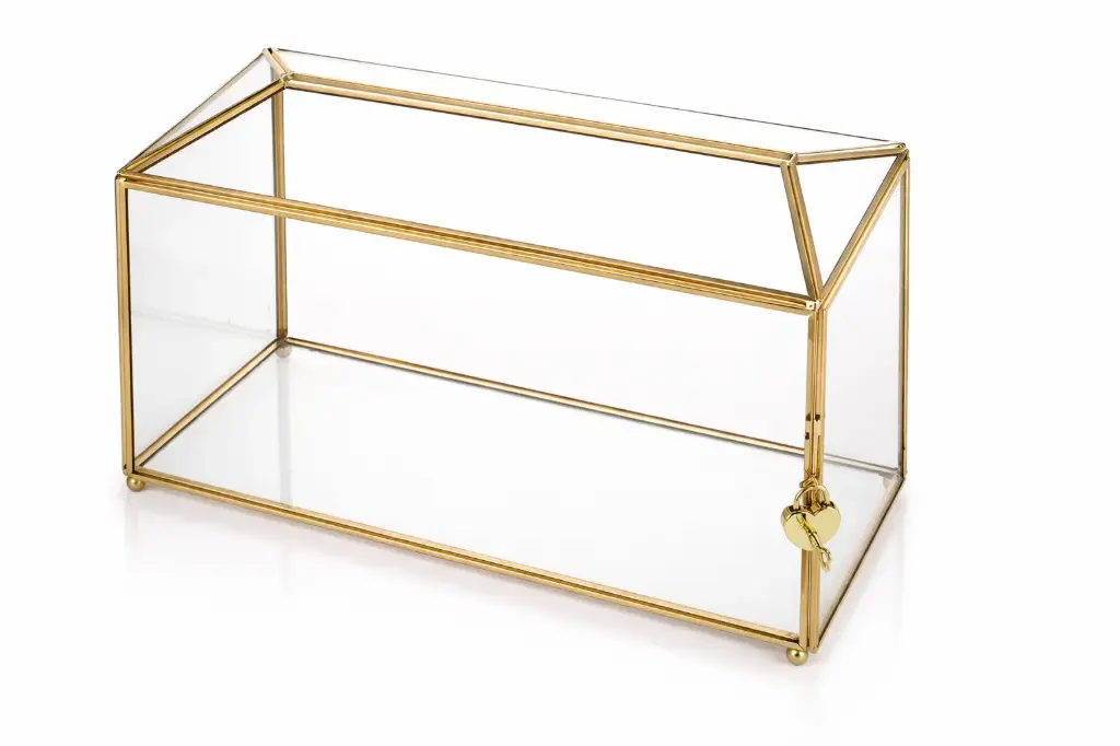 Urne en verre avec cadenas