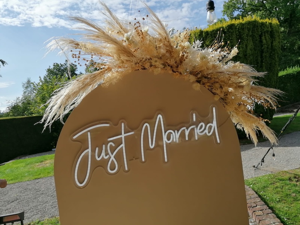 Néon Just Married